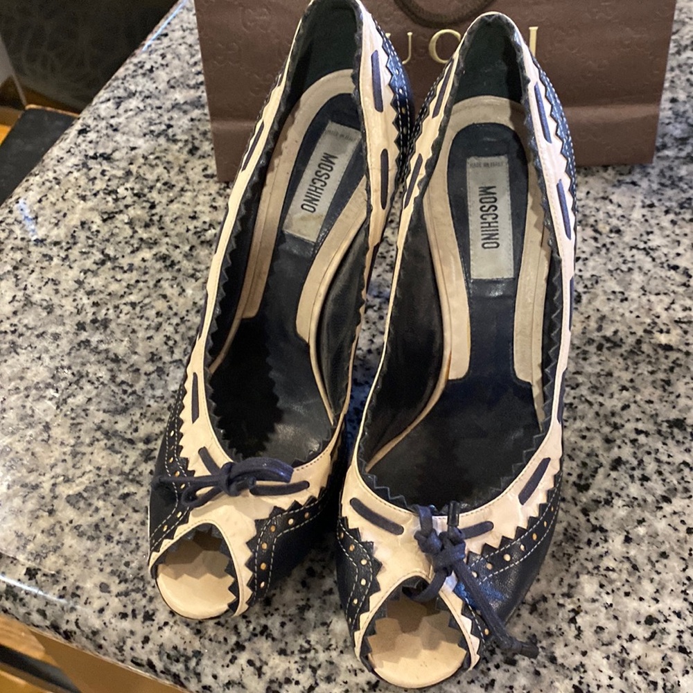Classic MOSCHINO Peep toe pumps